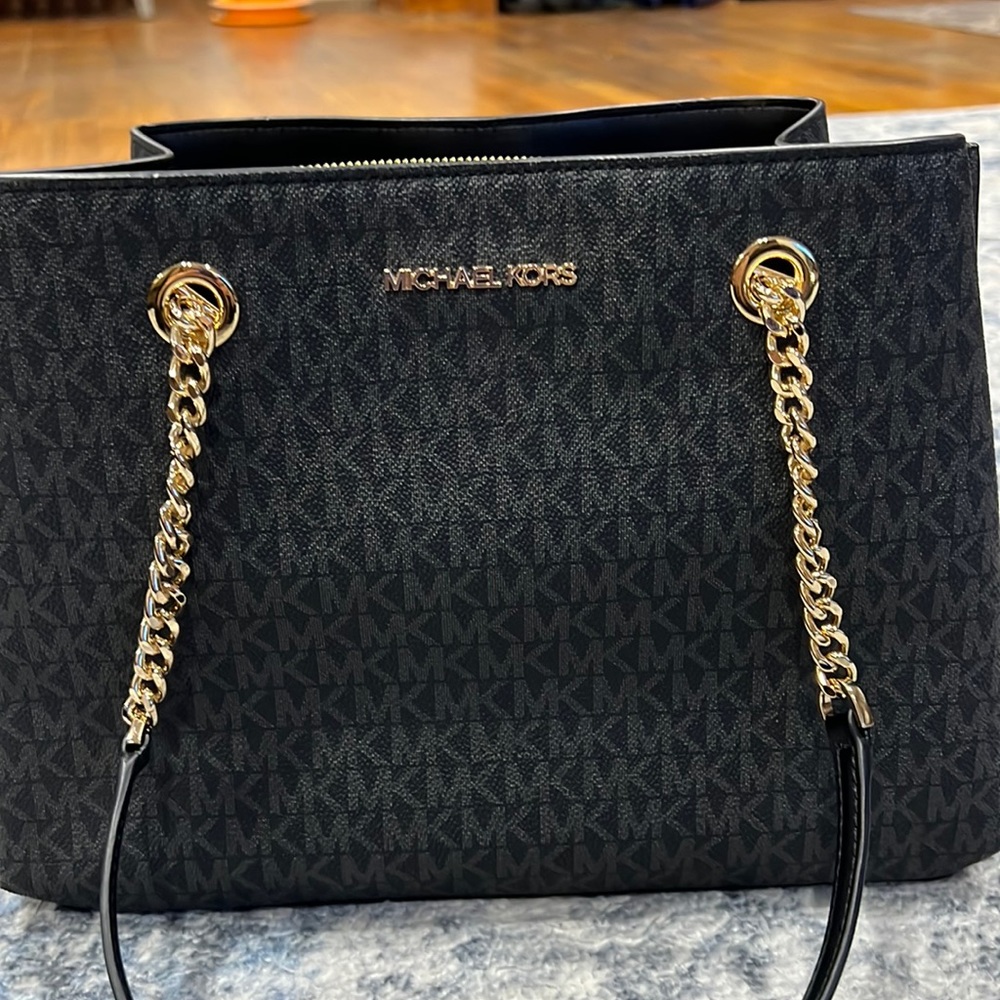 Michael Kohrs -Teagan Large Logo Shoulder Bag